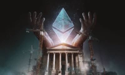 Mani (o macchinari) di Ethereum che sollevano fisicamente una banca classica