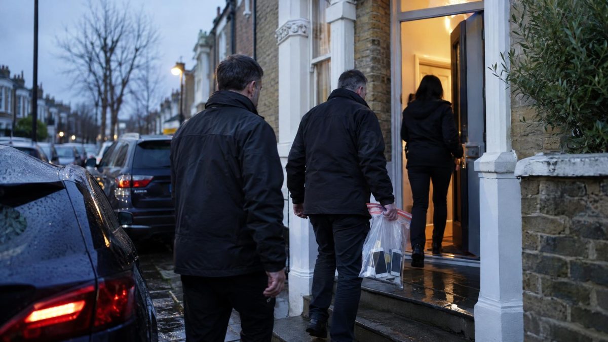 FCA and NCA Arrest Three in Raids on Suspected Insider Dealing Group
